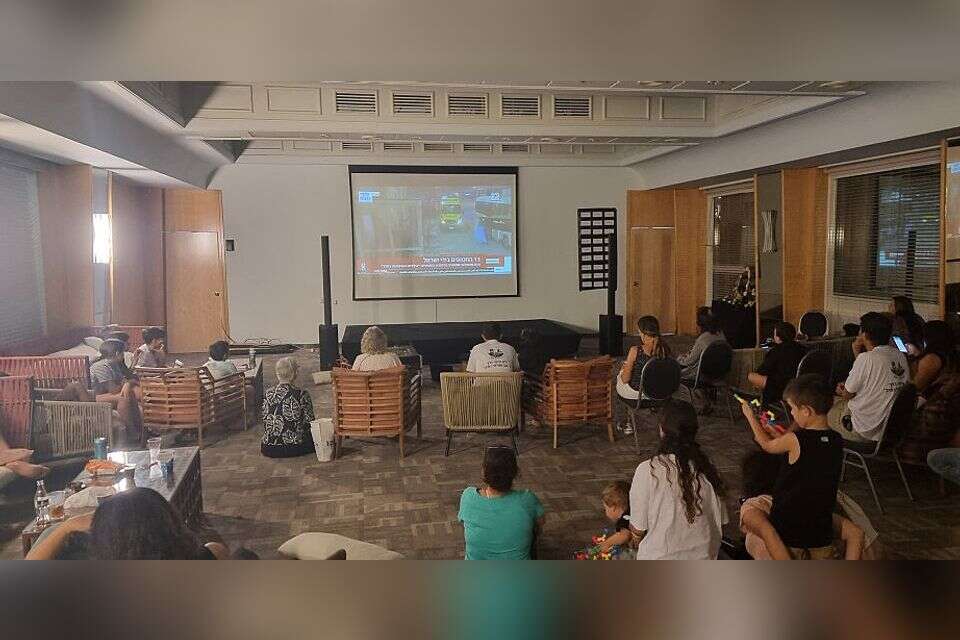 מפונים בבית מלון , צילום להמחשה: שחר והב