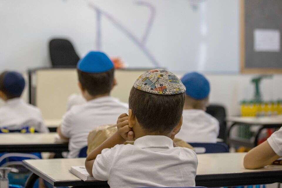 כיתה בחינוך החרדי-ממלכתי בבית שמש (למצולמים אין קשר לכתבה) , אורן בן חקון