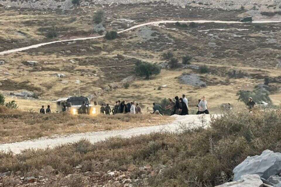 המאחז "עוז ציון" (ארכיון) , המנהל האזרחי