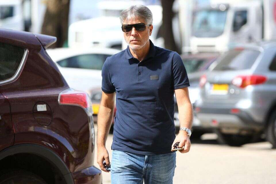 אלי אוחנה , לירון מולדובן