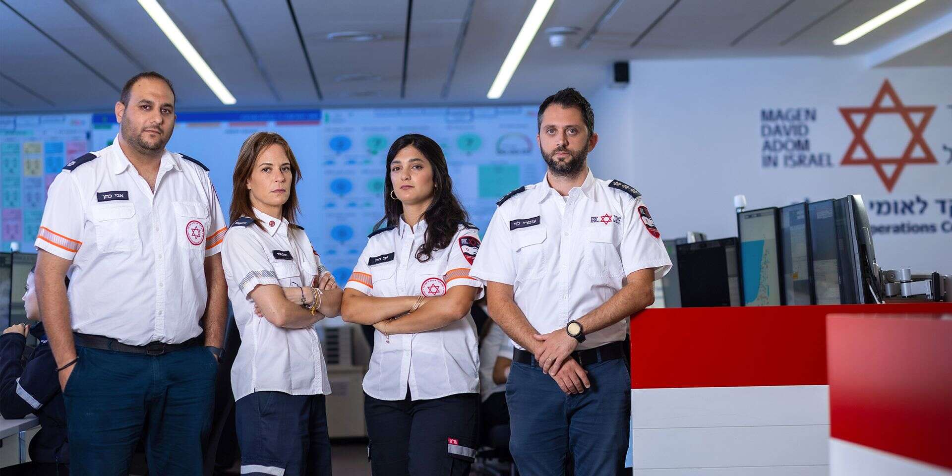 "לא העזנו לקחת הפסקה". אנשי מד"א שהיו במוקד בבוקר 7 באוקטובר, מימין: עומרי לוי, יעל חדד, רונית גלזר ואבי כהן , אריק סולטן