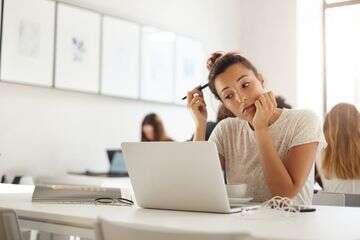 יושבים בעבודה? הפעילות הגופנית הרגילה לא מספיקה לכם