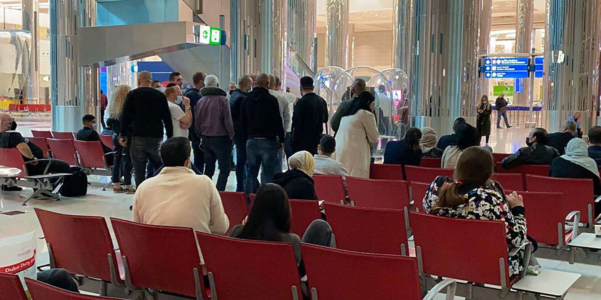 לבד במדינה זרה. שדה התעופה בדובאי , שניאור פליישמן