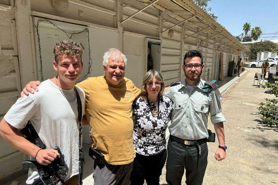 טל להט עם הוריו רן ורונית ואחיו יונתן , באדיבות המשפחה