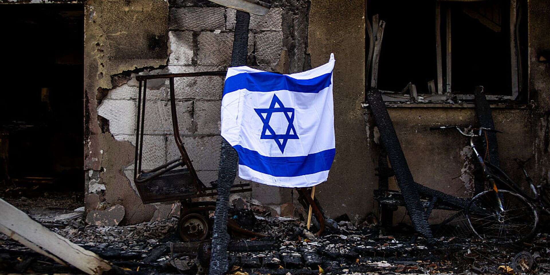 הריסות בקיבוץ בארי (ארכיון) , אורן בן חקון