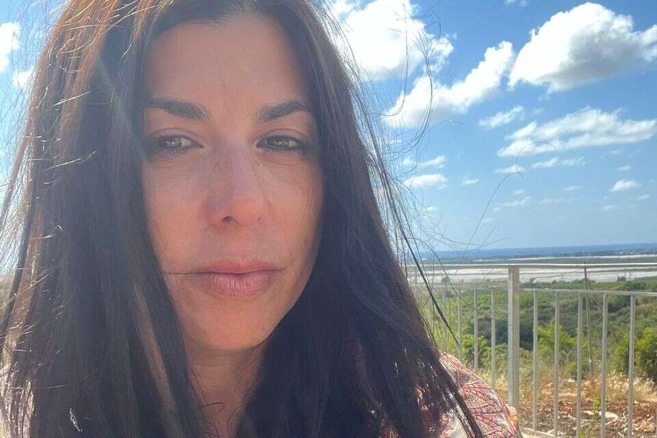  יסמין פורת שניצלה מהבית בבארי , ללא קרדיט