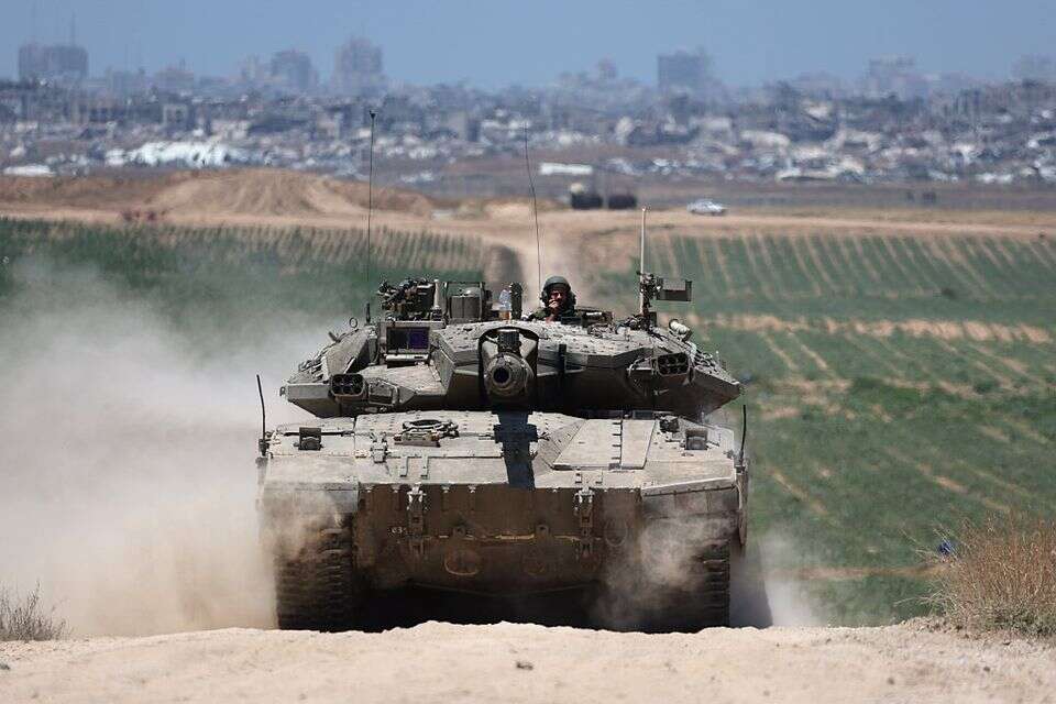 מה זה יעשה לחטופים? טנק צה"ל בעוטף עזה (ארכיון) , אי.פי.אי