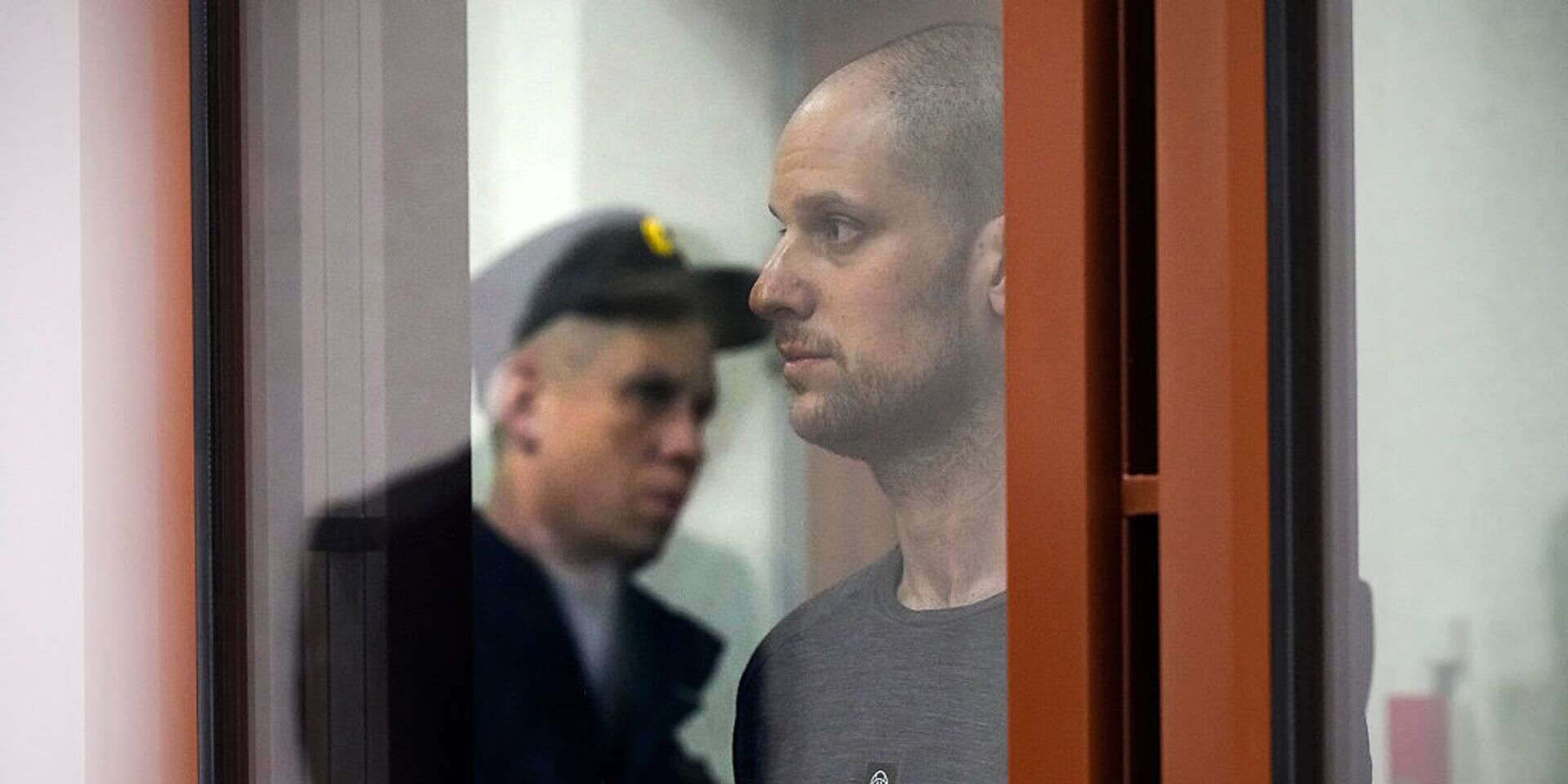 העיתונאי האמריקני אוון גרשקוביץ' בעת מתן גזר דינו בביהמ"ש ברוסיה , אי.פי