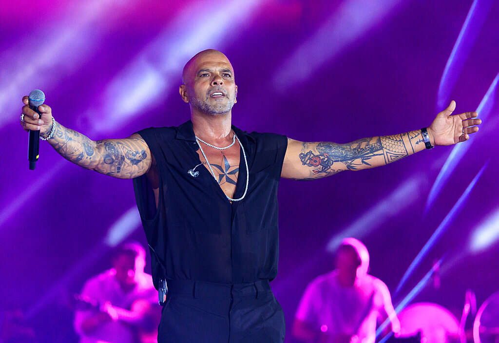 למרות שהוסרו מגבלות פיקוד העורף: הופעתו של אייל גולן בקיסריה מבוטלת | ישראל  היום