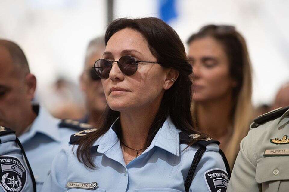 ניצב סיגל בר צבי , אורן בן חקון