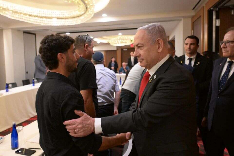 נתניהו עם משפחות החטופים בוושינגטון , עמוס בן גרשום לע"מ
