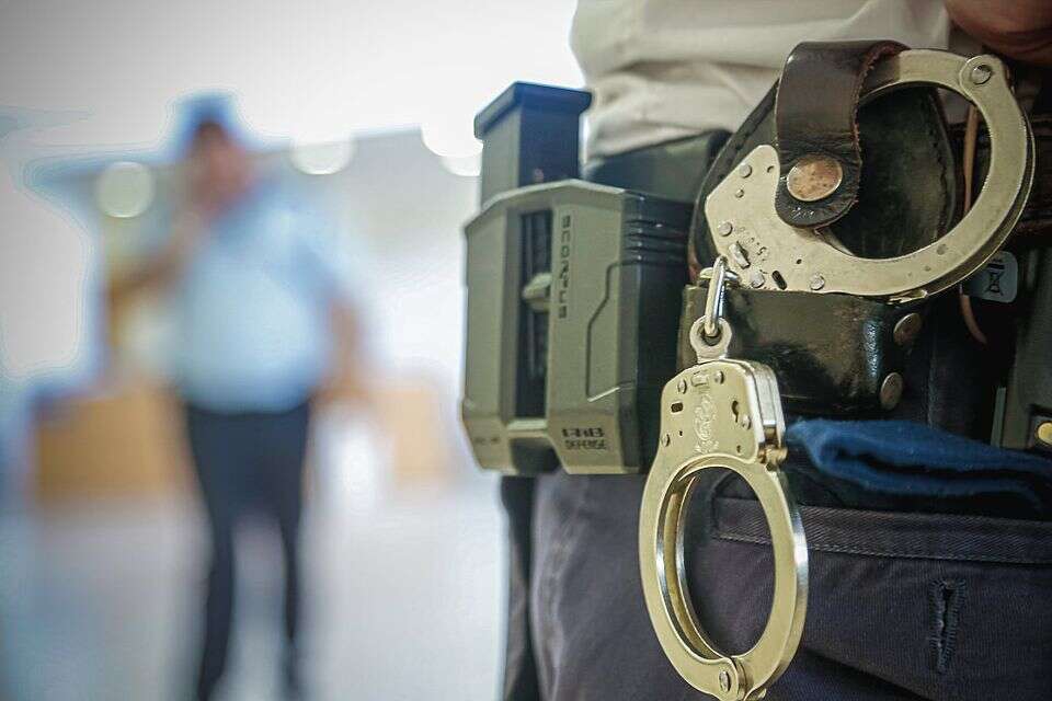 A police officer in the northern district was arrested and questioned on suspicion of sexual offenses against his partner and abuse of their daughter