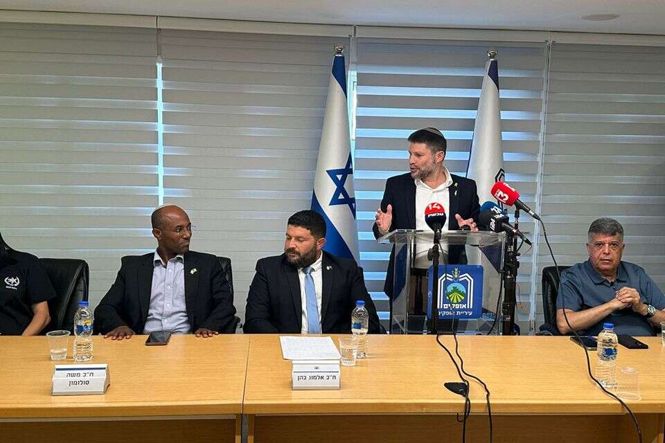 השר סמוטריץ' בהשקת תוכנית הסיוע לאופקים , ללא