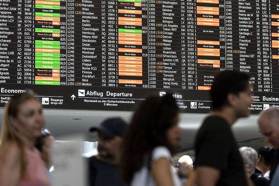 נוסעים בנמל תעופה , אי.אף.פי