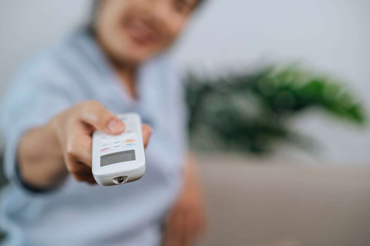Will save you money: the button on the air conditioner remote that you probably miss