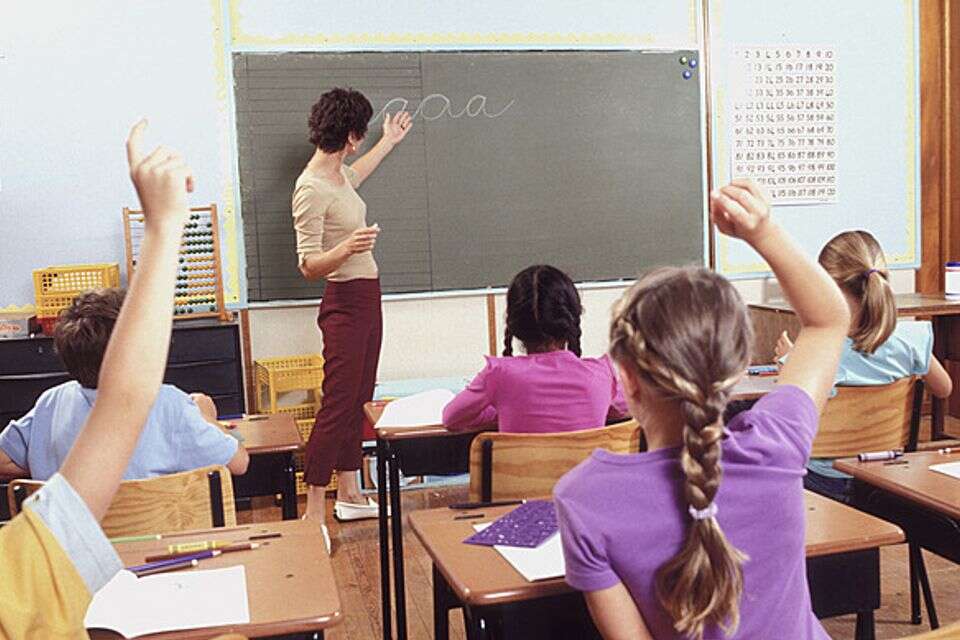 תלמידים בכיתה. אילוסטרציה , www.jupiterimages.com