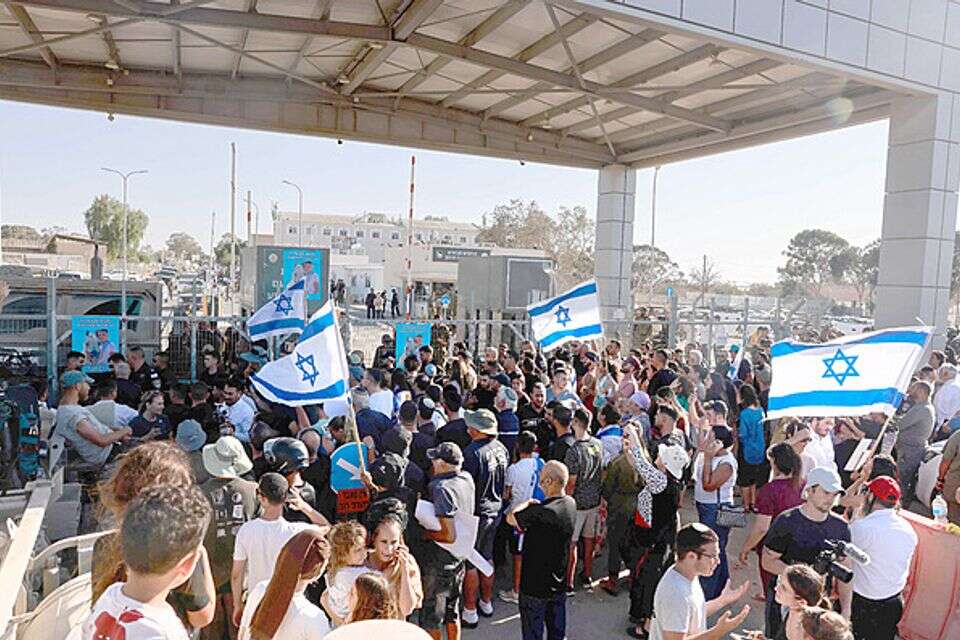 הפריצה לבסיס שדה תימן , אי.אף.פי