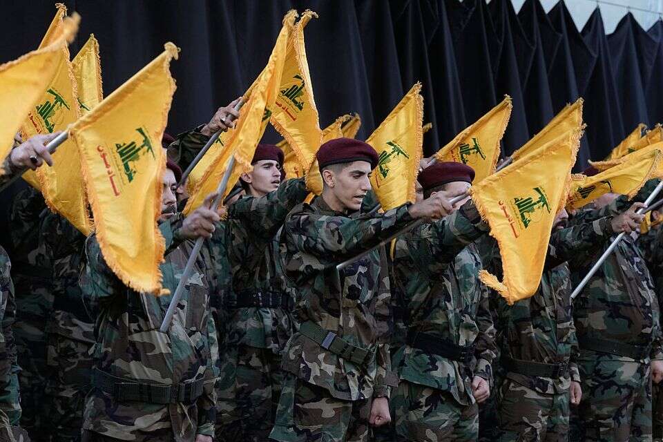 מחבלי חיזבאללה בלוויית אחד ממפקדי הארגון (ארכיון) , אי.פי