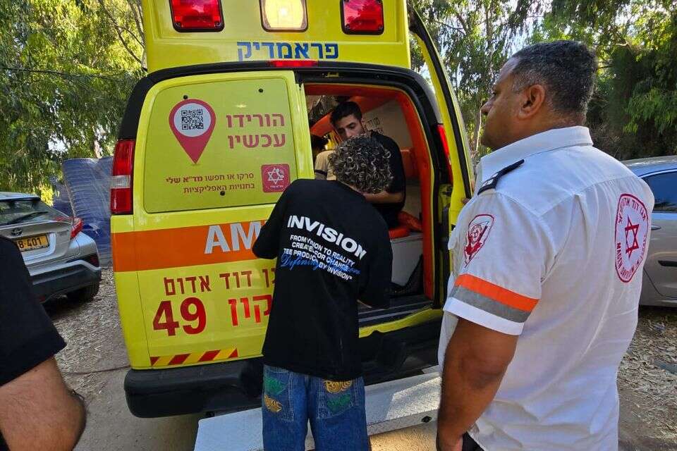 Woke up in an ambulance, broke free from the belt - and chased the paramedic with a knife