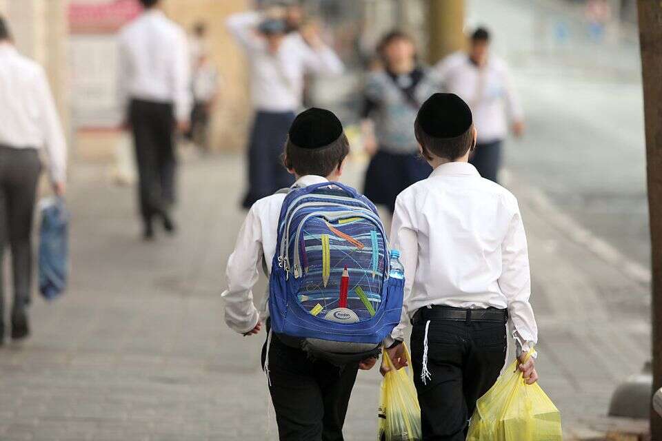 תלמידים חרדים בדרכם לבית הספר (אילוסטרציה) , גדעון מרקוביץ