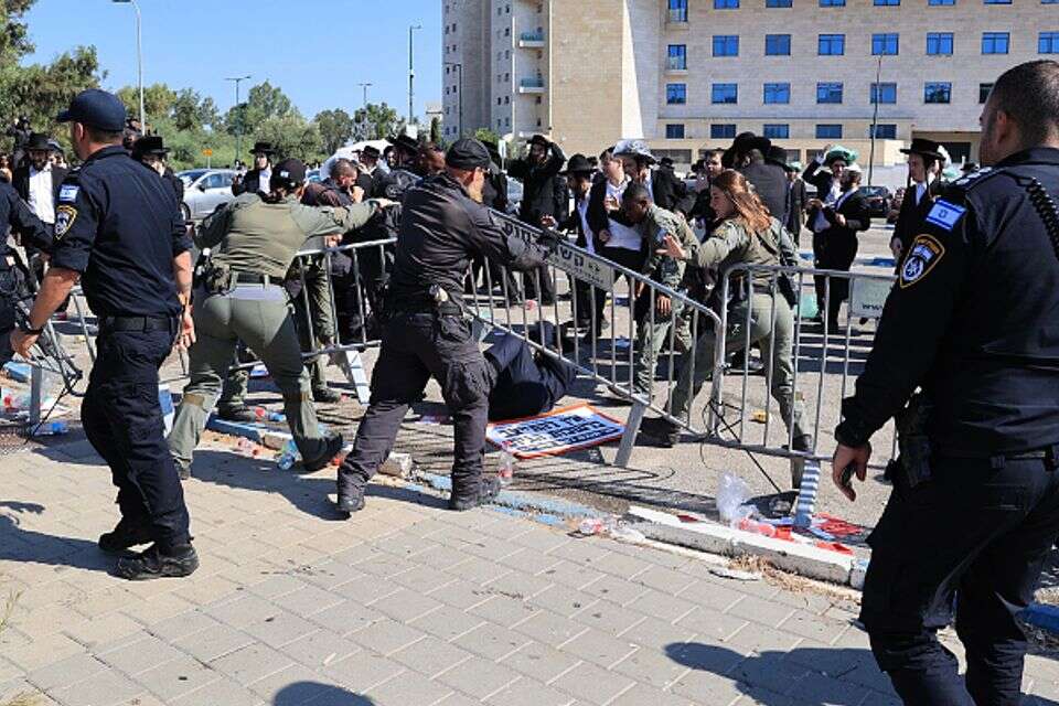 מחאת חרדים מחוץ לבקו"ם  , קוקו 