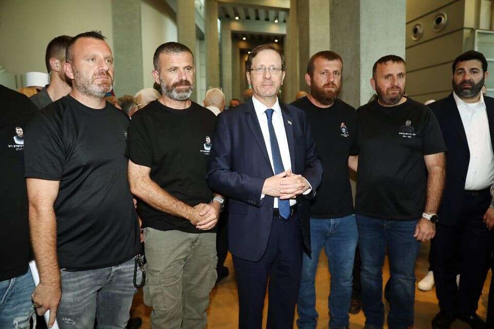 נשיא המדינה עם אחים שכולים ממלחמת "חרבות ברזל" בכנס הצדעה לעדה הדרוזית , גדעון מרקוביץ'