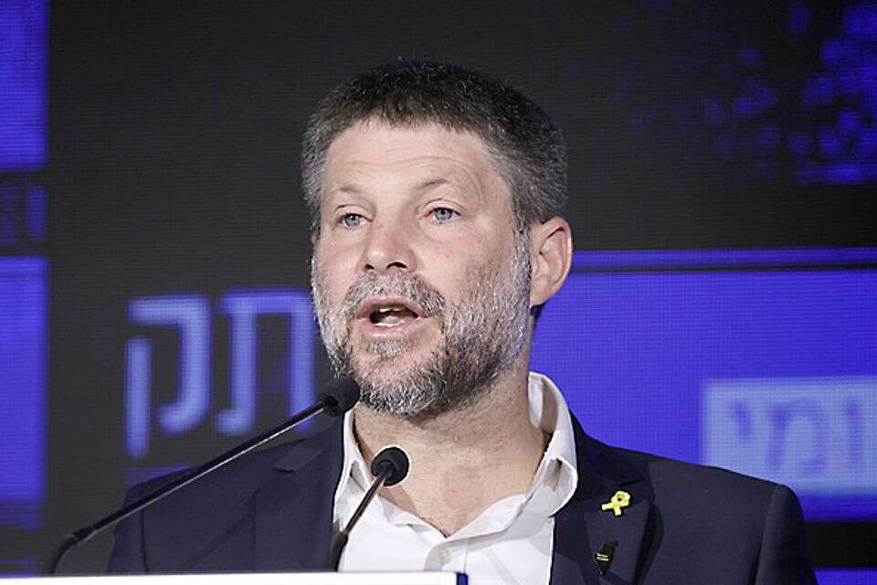סמוטריץ' האשים אך ורק את המלחמה בהורדת הדירוג: " הורדת הדירוג בעקבות המלחמה והסיכונים הגיאופוליטיים שהיא מייצרת היא טבעית." , קוקו