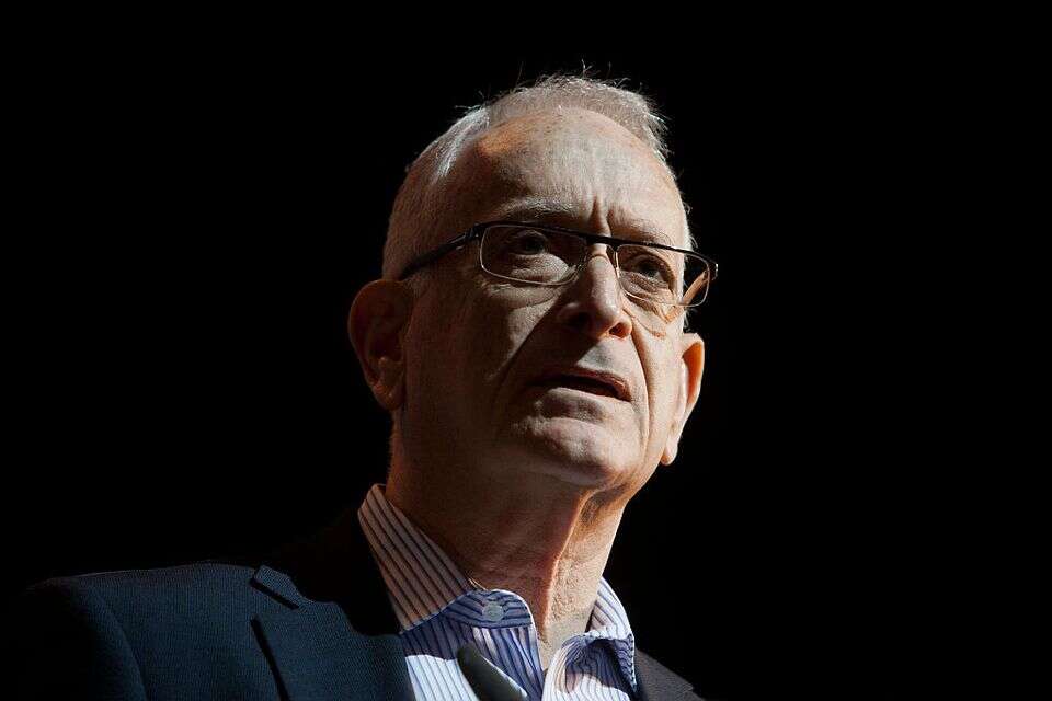 עמוס שוקן , דודי ועקנין