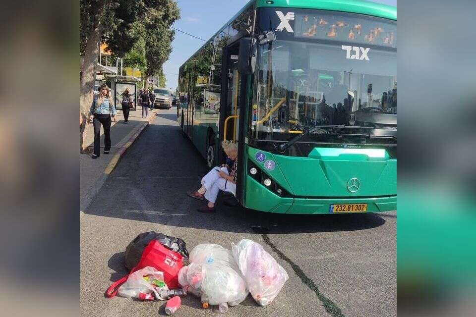 האוטבוס ושקיות הבקבוקים , דוברות המשטרה