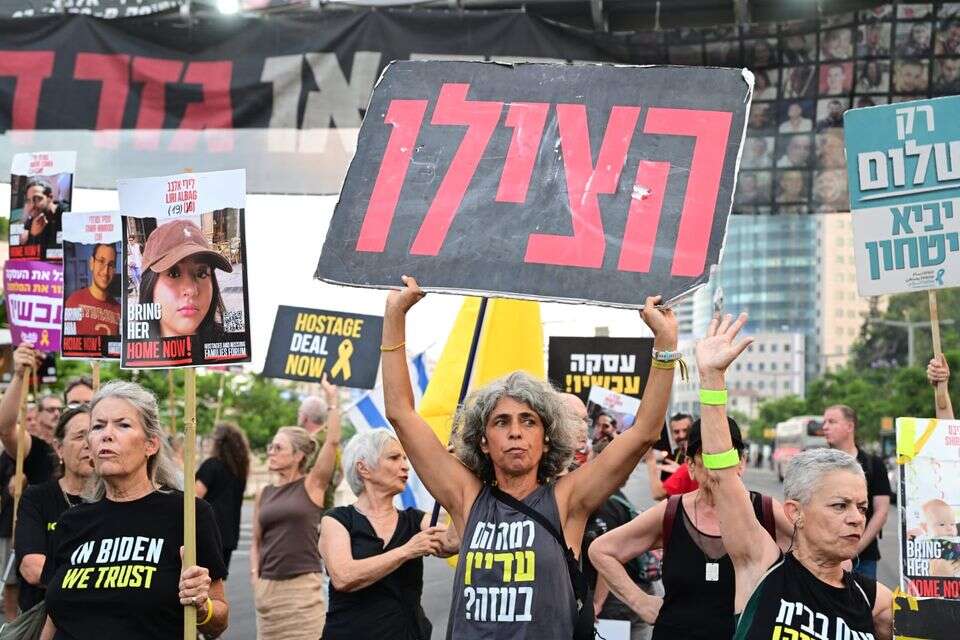 הפגנה ליד הקריה בקריאה להפלת הממשלה ולהשבת החטופים , יוסי זליגר
