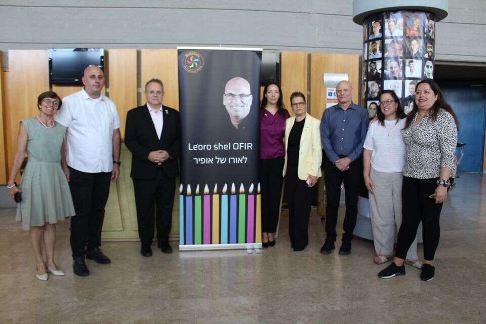  מימין לשמאל: שירי מדר, ורד ליבשטיין אשתו של אופיר ליבשטיין ז"ל, גיל סגל, שרית הנדקנופף, ליהיא לפיד, יעקב חגואל, דדי עטאס ואתי אלוני , שלום בוחניק