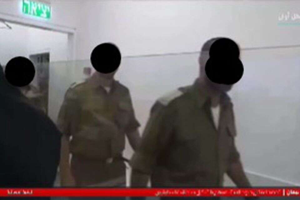 תמונות החשודים בהתעללות בשדה תימן ששודרה ב"כאן" (ארכיון) , מתוך שידור מכאן, ערוץ 33