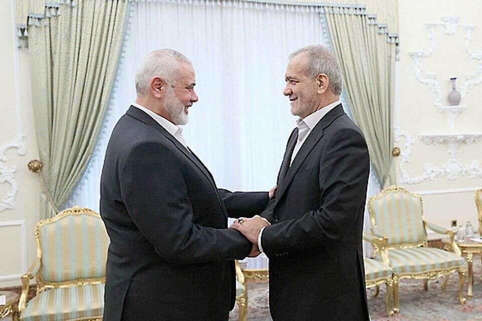 נשיא איראן הנכנס, מסעוד פזשכיאן, עם איסמעיל הנייה , רויטרס