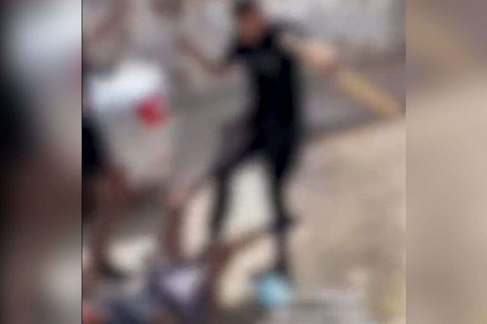 אלימות קשה בקלנסואה , ללא קרדיט
