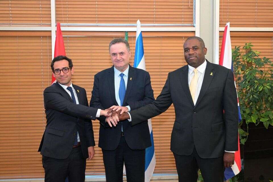 שר החוץ ישראל כ"ץ ושרי החוץ של צרפת ובריטניה , שלומי אמסלם