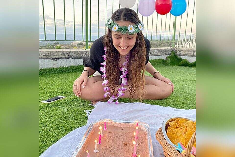 רומי גונן ביום הולדתה לפני שנחטפה , מהאלבום המשפחתי