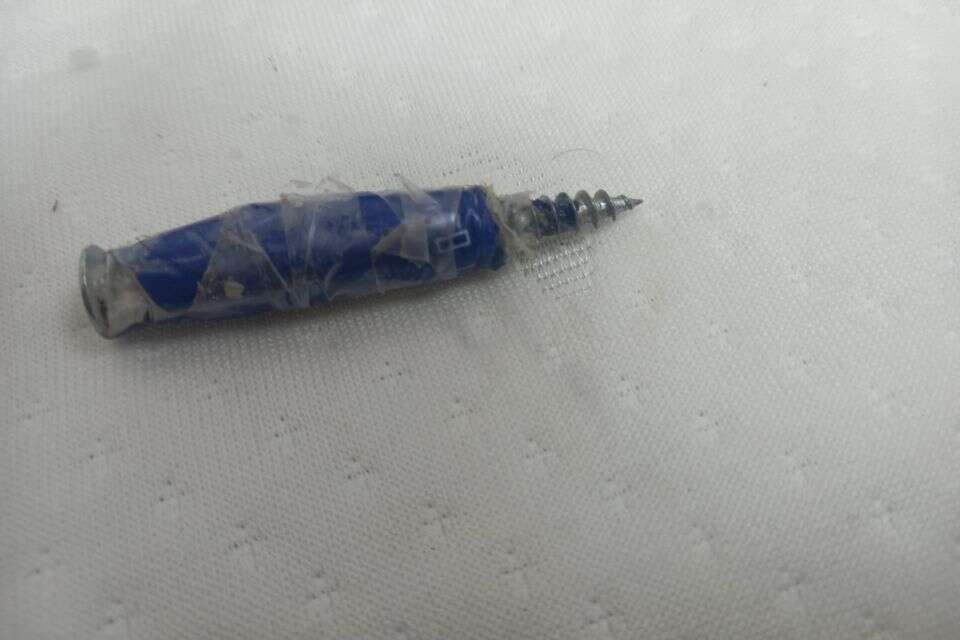 הפכו את המברשת ללי חד שמיועד לדקירה , שב״ס