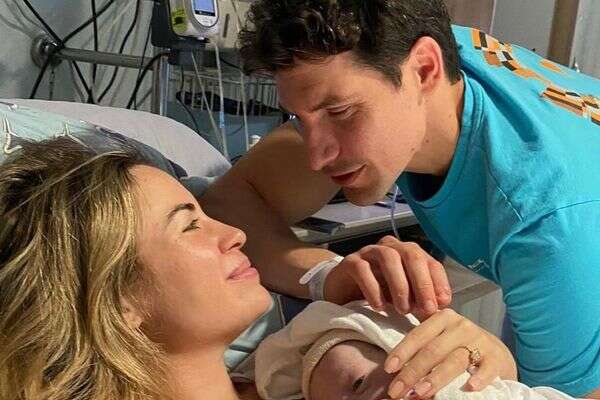 יותר מסובך. אדוה דדון וידין גלמן חובקים בן , אינסטגרם