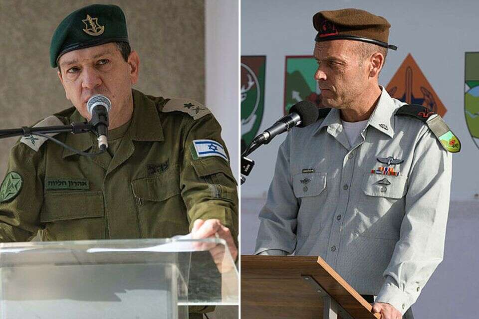 ראש אמ"ן היוצא אהרון חליוה (משמאל) ושלומי בינדר מחליפו (מימין) , דובר צה"ל ואייל מרגולין ג'יני