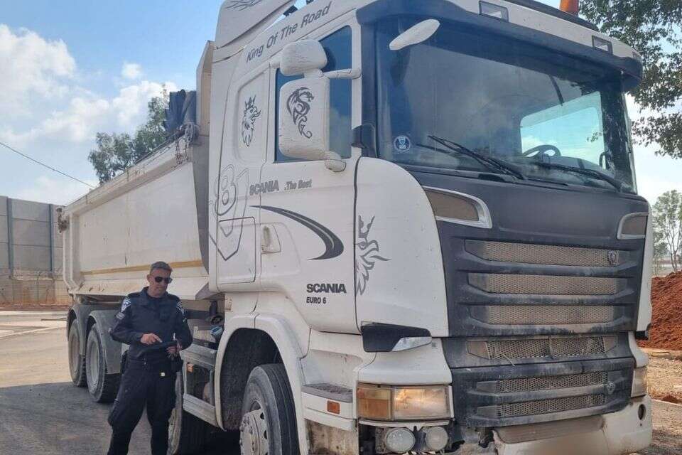 נהד משאית איים באקדח על נהג אחר. אילוסטרציה , דוברות משטרת ישראל