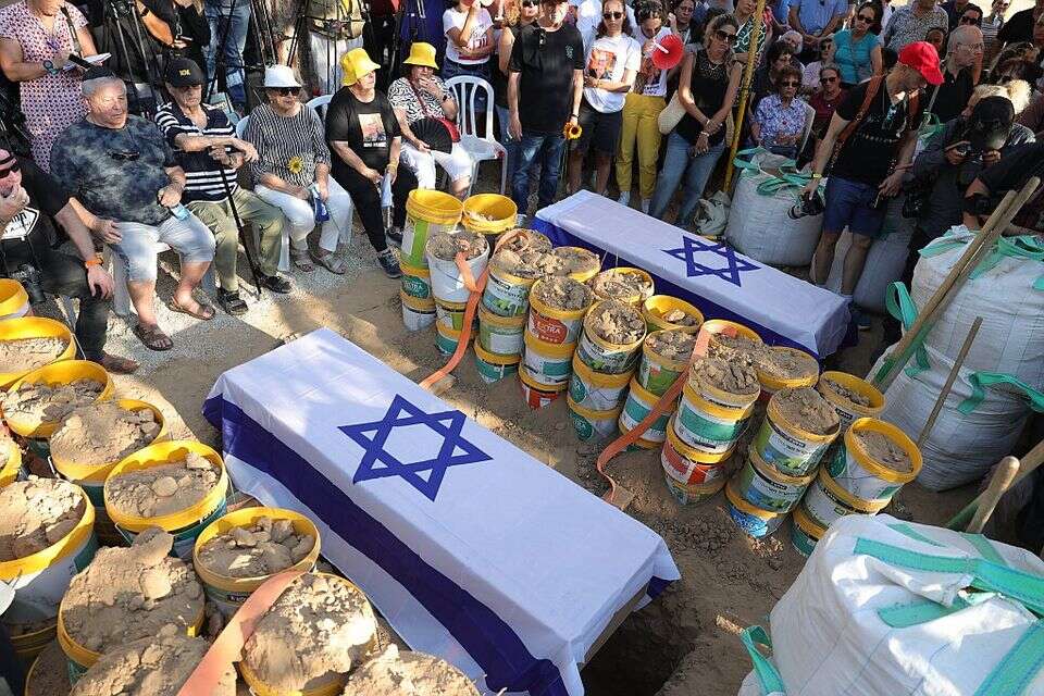 הלווייתו של אברהם מונדר , אי.פי.איי