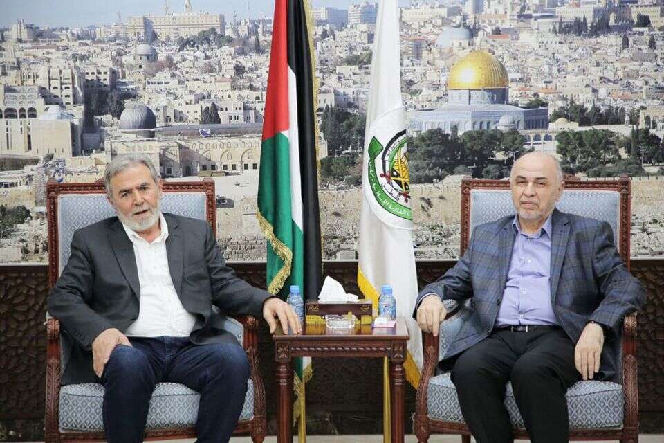 דרוויש (מימין) ונחאלה  , רשתות ערביות