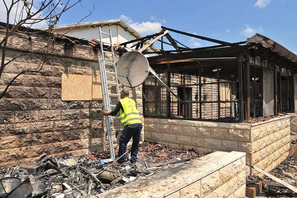לא מפסיקים לספוג. פגיעה בבית בקריית שמונה , אייל מרגולין -ג'יני