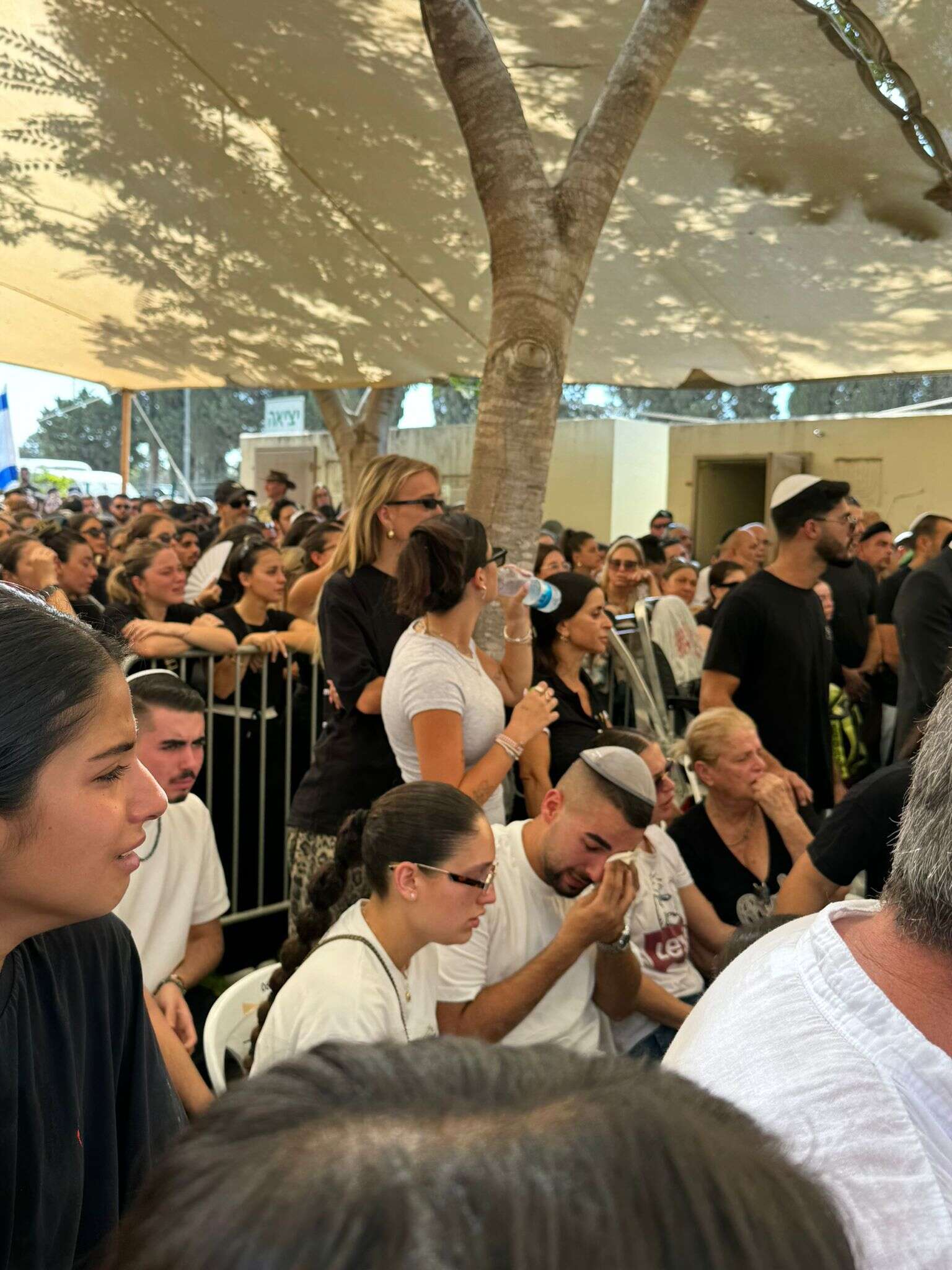 המונים חולקים לניתאי כבוד אחרון , שירן פרץ