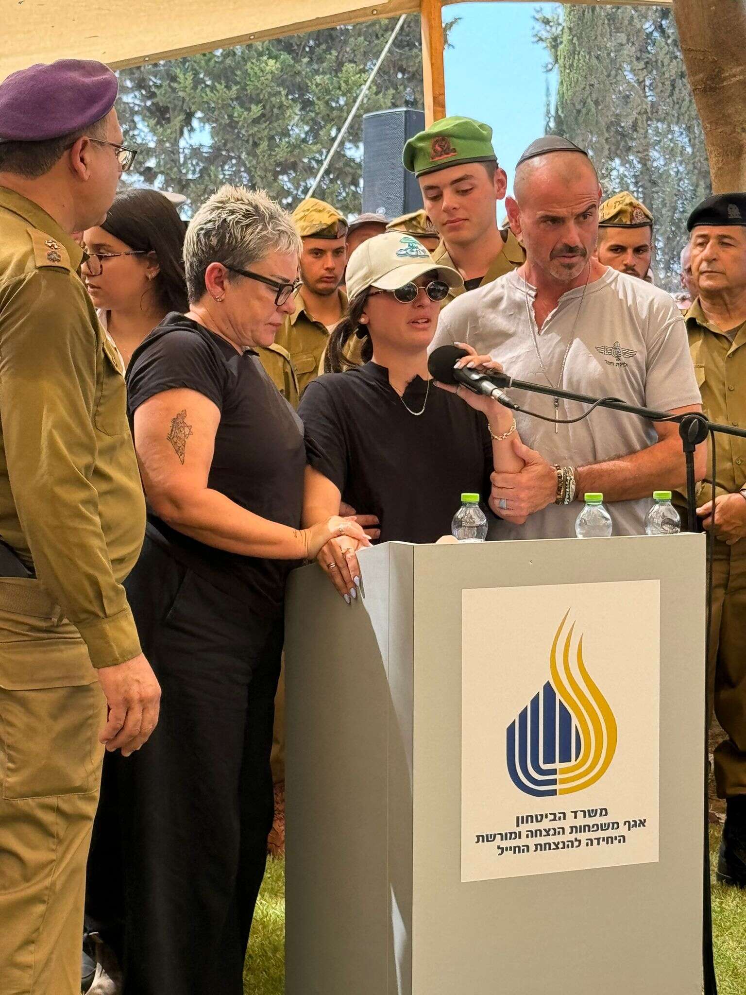 לרה מיטודי בהלווית בנה , שירן פרץ