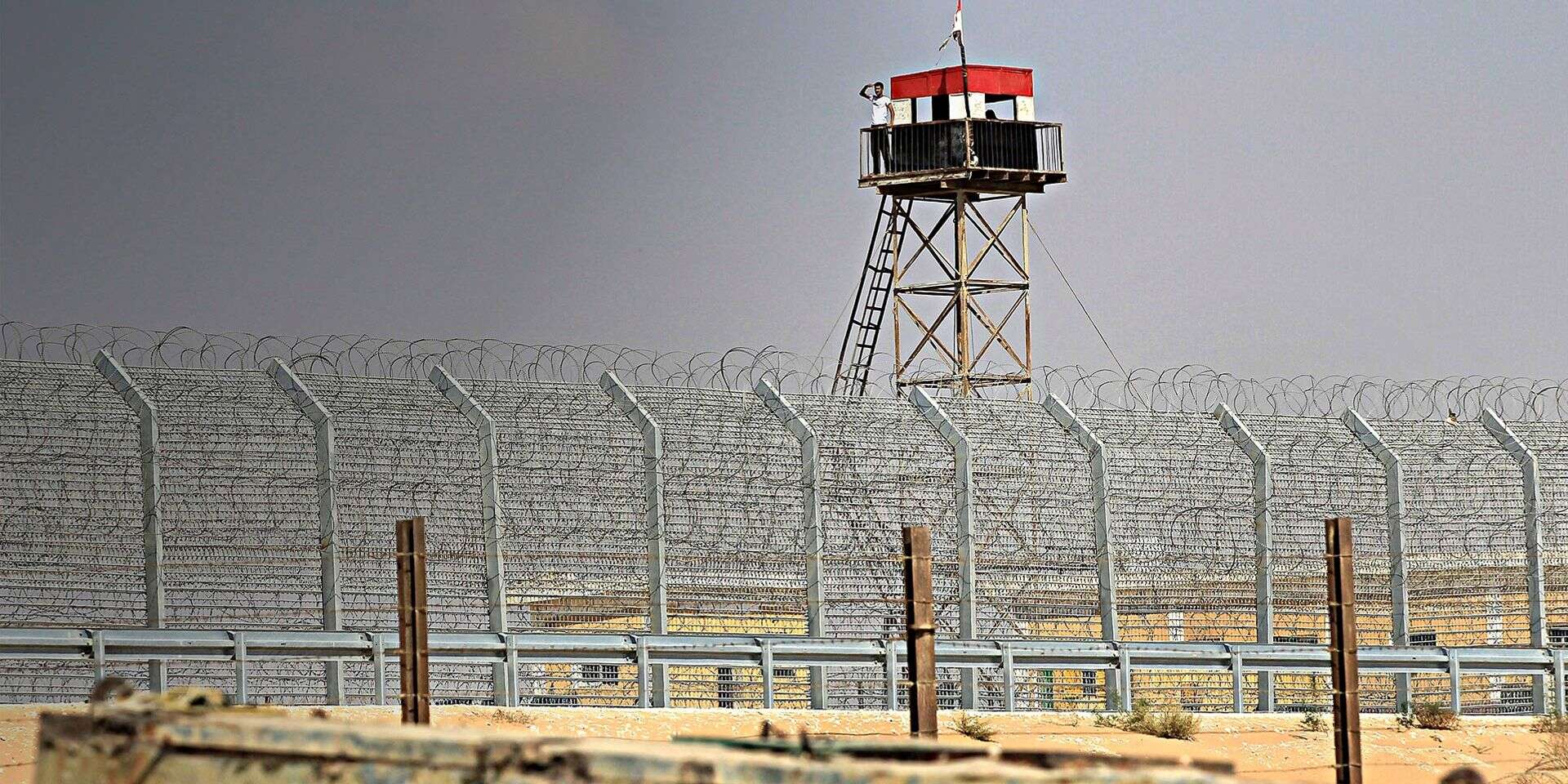 עמדה מצרית סמוך לגבול הישראלי , ללא