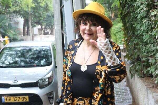 חנה לסלאו , פול סגל