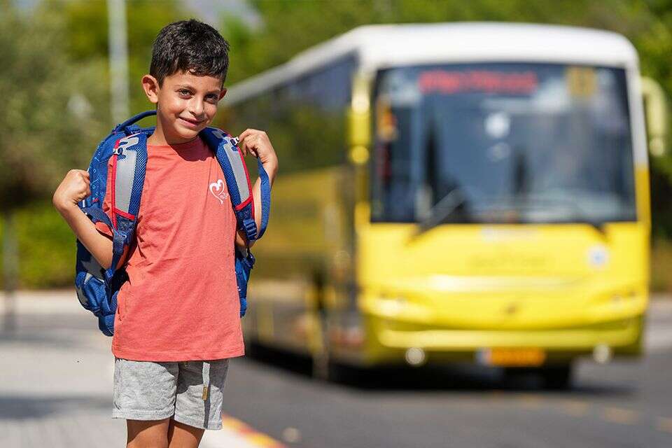 עוז בוכריץ. "מחכה לעלות לאוטובוס הצהוב" , אייל-מרגולין - ג׳יני1