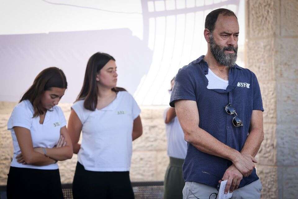 "אני מקווה שיום אחד הסיפור האמיתי של המשא ומתן הכושל ייחשף". בתמונה: גו'נתן גולדברג-פולין בהלוויתו של הרש ז"ל , יונתן זינדל / פלאש 90