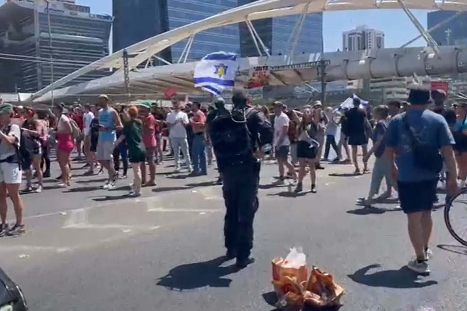 איילון דרום נחסם לתנועה בהפגנת משפחות החטופים , אבי כהן